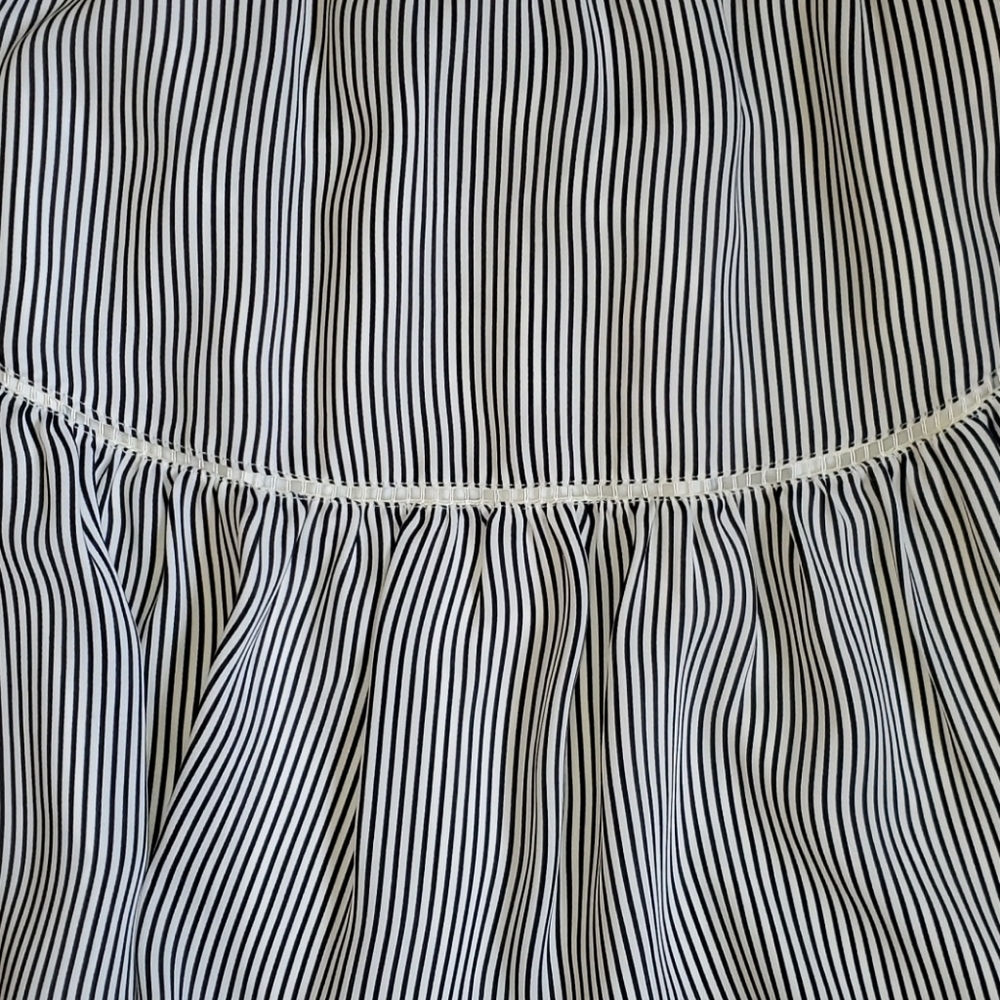EUC! Banana Republic Skirt - Picture 3 of 3
